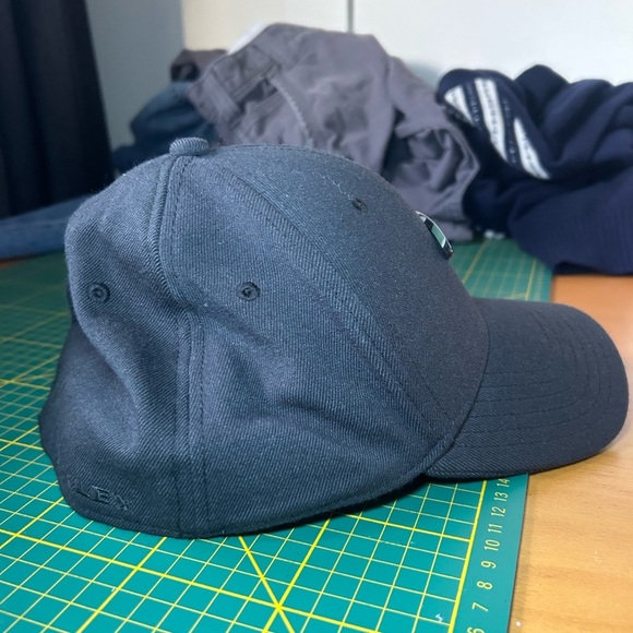 Oakley Classic Camo Logo a-flex hat - Picture 4 of 11